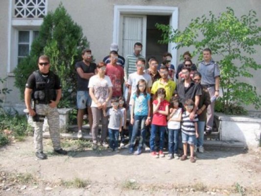 Turcii care au transportat 26 de migranţi sirieni în Costineşti, arestaţi